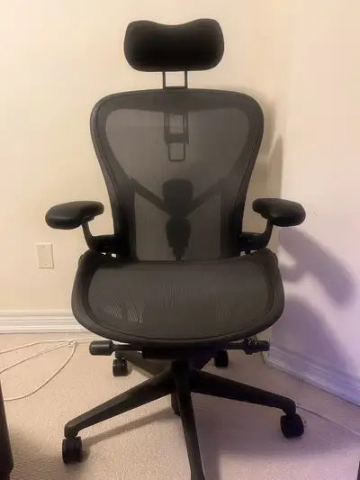 Herman Miller Aeron Remastered Size C with headrest, View more