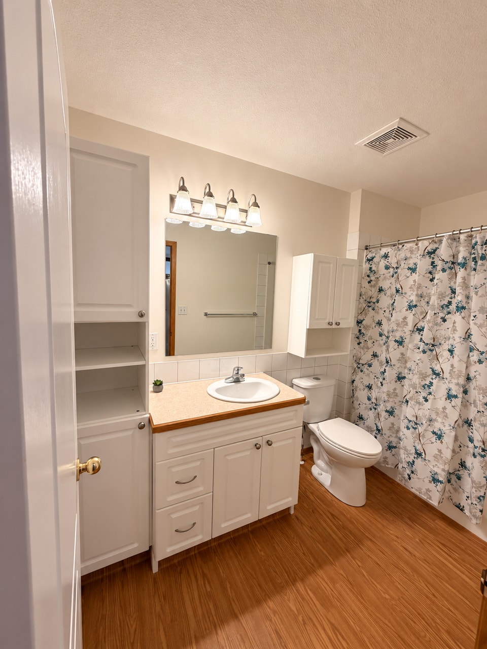 Studio Apartment-Medicine Hat 3