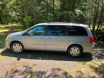 2014 Dodge Caravan 121,500 km Stow & Go Seats Summer and Winter Tires Copies of all maintenance done...