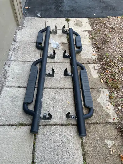 Off Road 3" side step for 2016 - 2022 Canyon or Chev Colorado. Like new. Comes with mounting hardwar...