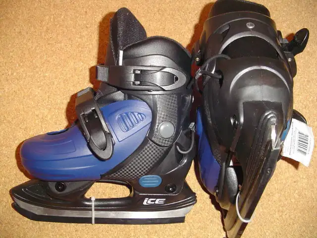 Ice Skates, Size 9 youth for shoe size 10-10.5 youth in Skates & Blades in City of Toronto - Image 9