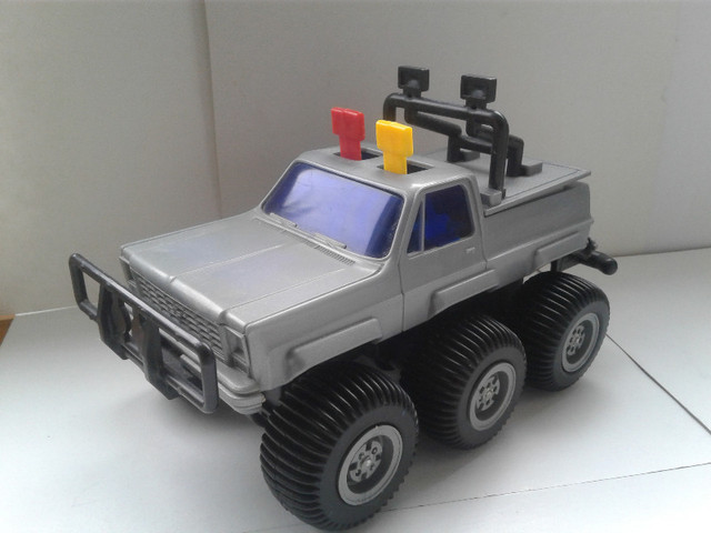 Vintage six-wheeler monster truck in Toys & Games in City of Toronto - Image 2