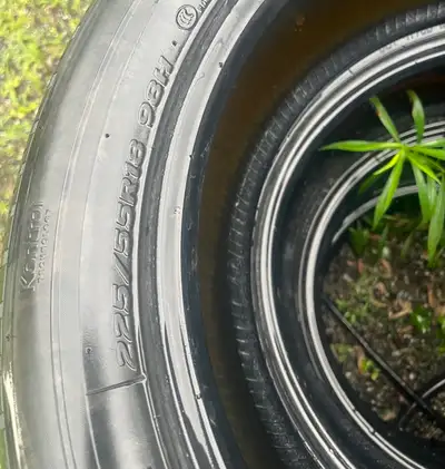 Négociable, 4 pneus d’été à vendre en bon état de la marque kinergy GT hankook grandeur: 225/55R18