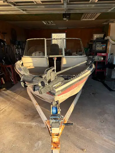 For sale is 2002 Crestliner 1600 Superhawk deep V with a 75 HP four stroke Mercury outboard. 16’ Lon...