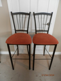 Pair of Metal bar stools in excellent condition.