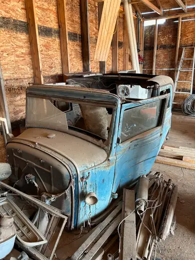 The body is currently off the frame, has no floor and is missing the top wood. The chassis is comple...