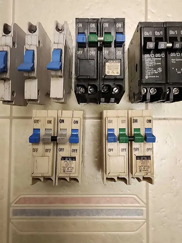 Panel Breakers Siemens Quad Style & Stab Lok Schneider Single 15 in Electrical in Calgary - Image 4