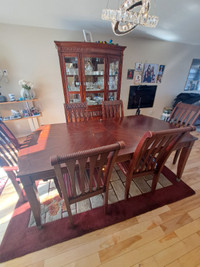 Table et meuble de salle à manger