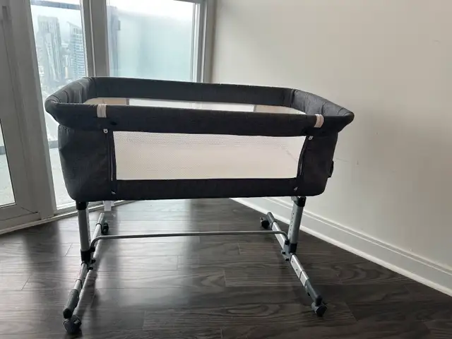 Baby bassinet in Cribs in Mississauga / Peel Region - Image 7