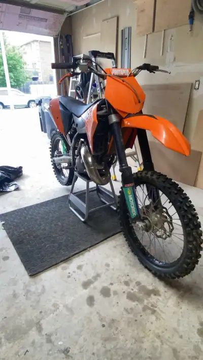 Mint condition 2008 ktm125sx. new rear tire redid all gaskets rebuilt top end has 7 hours on it bott...