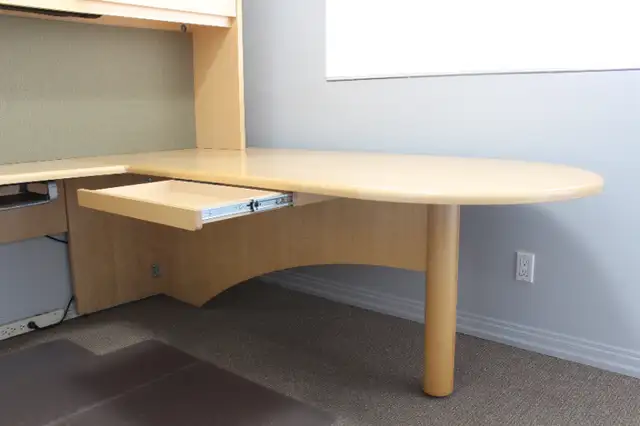 Contemporary U-Shape Office Desk With Hutch & Filing Cabinet in Desks in Calgary - Image 4
