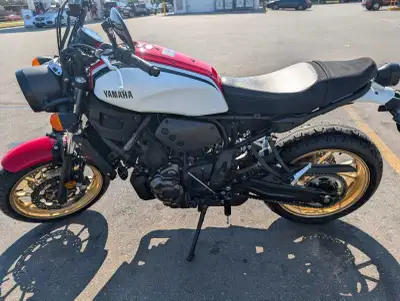 Selling my beautiful 2020 Yamaha XSR700 in the classic red, white, and gold wheel colourway. The bik...