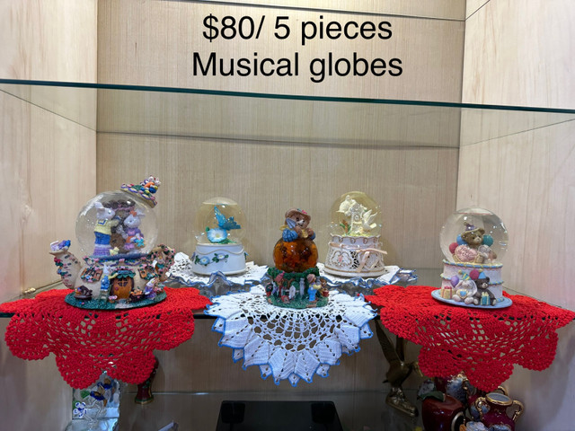 Vintage Musical globe collection: Teddy Hug, Rabbits, bears, lov in Arts & Collectibles in Ottawa