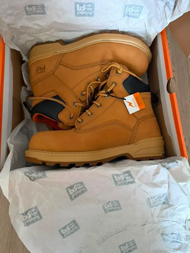 Brand New Timberland resistor work boots size 9 in Men's Shoes in City of Toronto - Image 4