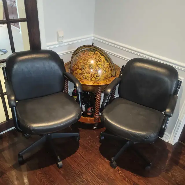 3 Office Chair leather professional  in Chairs & Recliners in Markham / York Region - Image 4