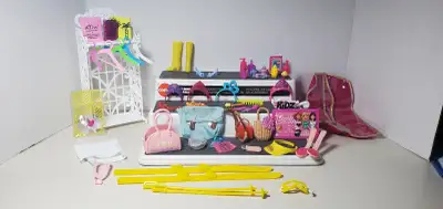 lot d`accessoires Barbie #12, View more
