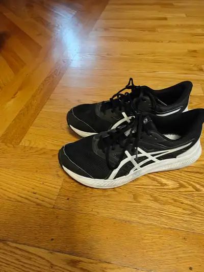Asics running shoes size 9, View more