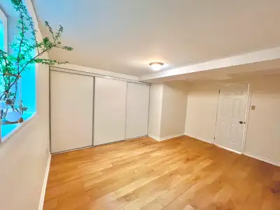 Spacious 2-Bedroom Suite in House – Private Entry | Orleans