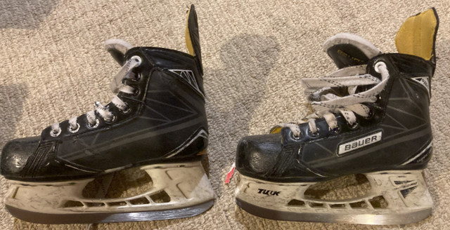 Bauer hockey skates size youth 13.5 in Skates & Blades in Strathcona County