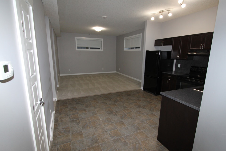2 BR/1 BATH w/ Garage Legal Lower Suite for rent 5