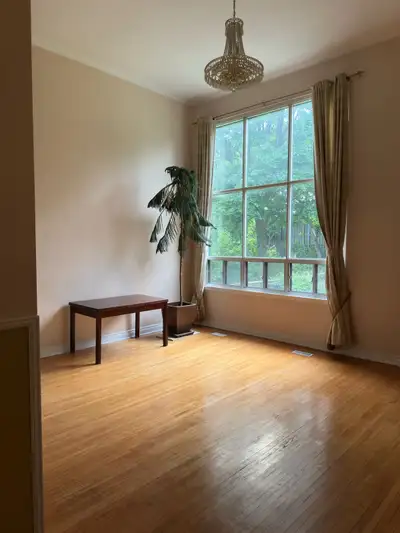 Spacious 4 beds room House for Rent - Finch/404 in North York