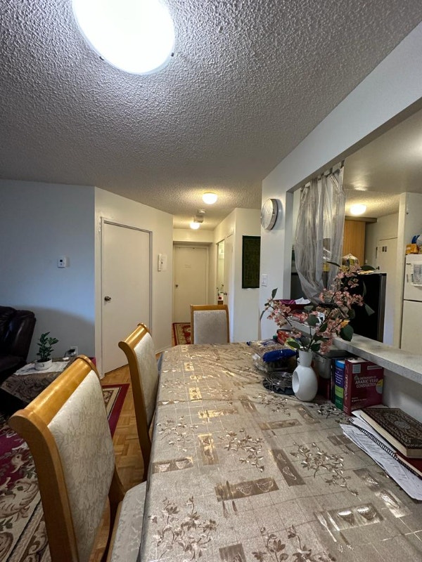 A beautiful studio room available for rent at York university co Room