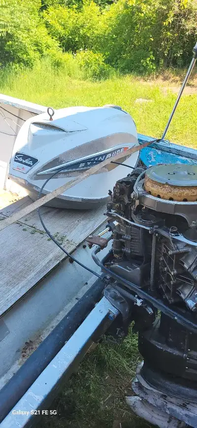 Selling older 75 HP evinrude not sure of the age 60s or 70s running great good for parts for someone...