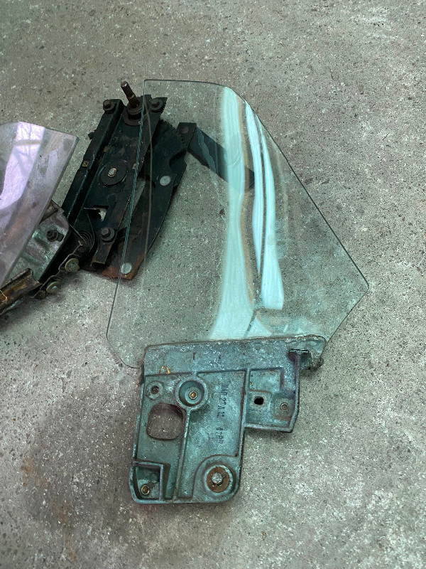 69 / 70 mustang rear quarter windows, coupe, or convertible in Other Parts & Accessories in Hamilton - Image 2