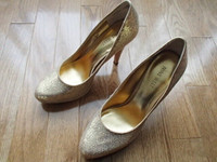 Nine West shoes: high heels in sparkly gold glitter