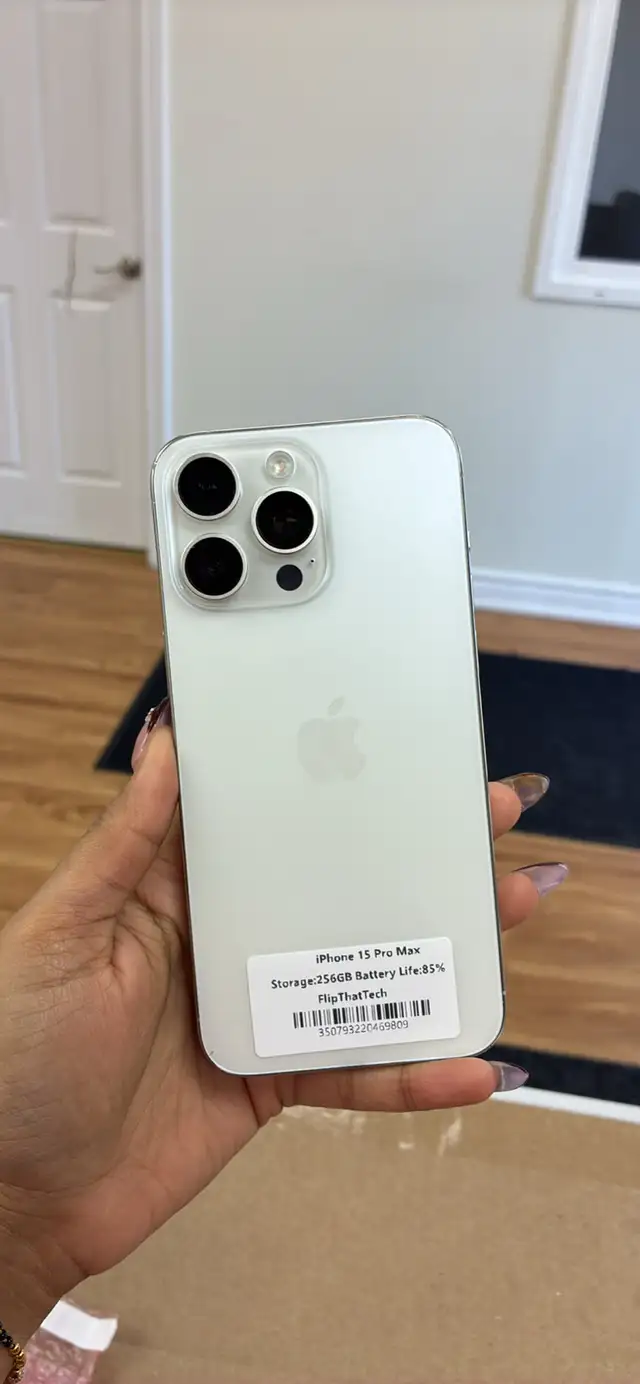 iPhone 15 Pro Max 256GB White Titanium  in Cell Phones in Mississauga / Peel Region - Image 3