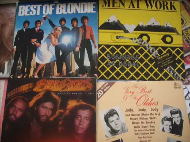 Used Table Lamp Shades & much more good items for sale      0173 in Indoor Lighting & Fans in City of Toronto - Image 8