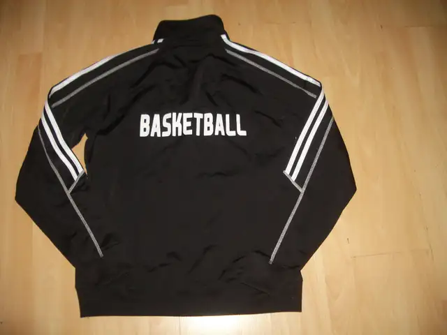 sport jacket ADIDAS full zipper size S men in Men's in City of Montréal - Image 5