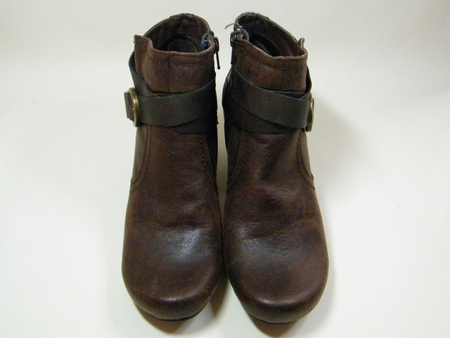 BareTraps Brown Ankle Booties Brass Buckles & Zipper Sz 7-1/2 M in Women's - Shoes in City of Toronto - Image 3
