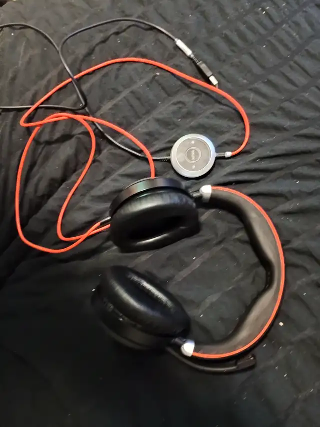Jabra headset with case and cord in General Electronics in Kingston - Image 3