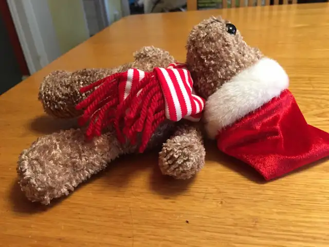 Sears exclusive Christmas Kringle 2000 Plush Bear 6" in Toys & Games in Kitchener / Waterloo - Image 6