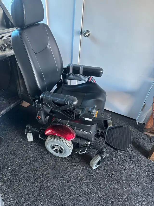 motorized wheelchair574233362029629443