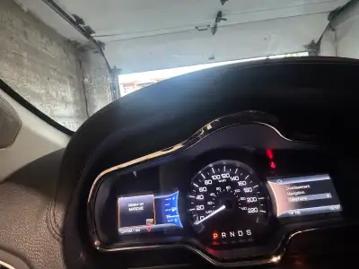 Lincoln MKT 2014 à vendre £ Je mets en vente mon Lincoln MKT 2014 en très bon état. V 124 000 km 7pl...