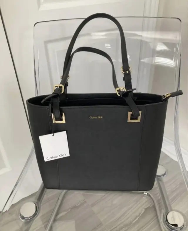 Calvin Klein Black Tote Bag in Women's - Bags & Wallets in Oshawa / Durham Region - Image 2