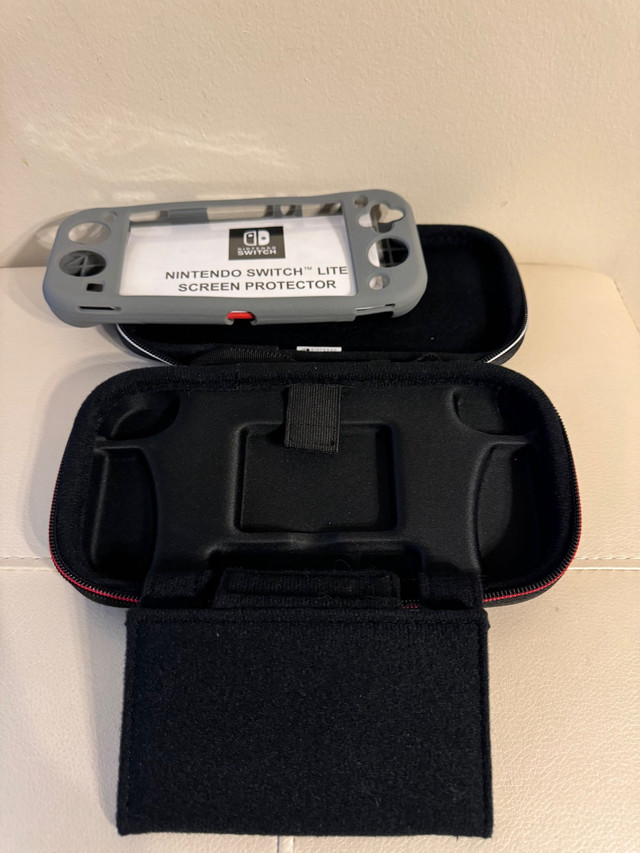 Nintendo Switch Lite carrying case/screen protector  in Nintendo Switch in Ottawa - Image 3