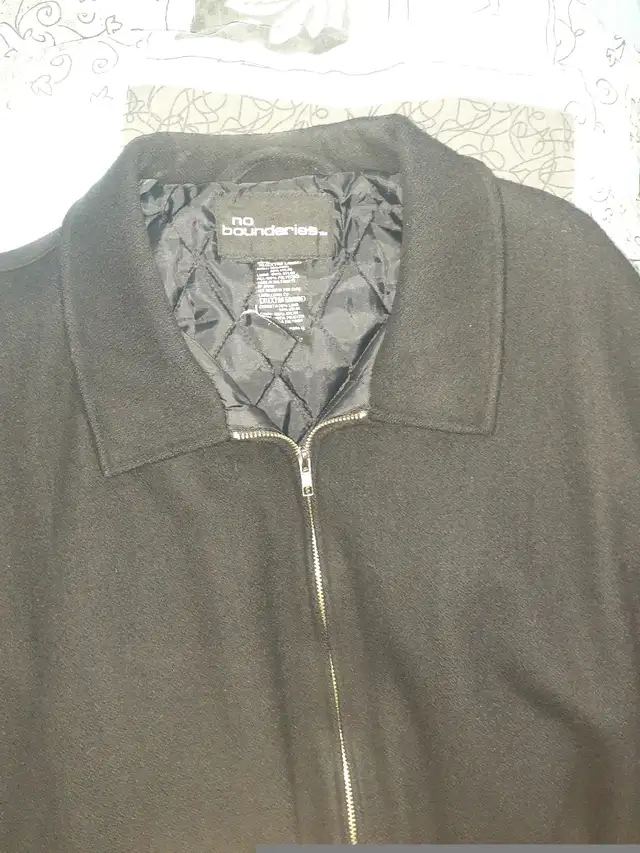Fleece jacket in Men's in Edmonton - Image 3