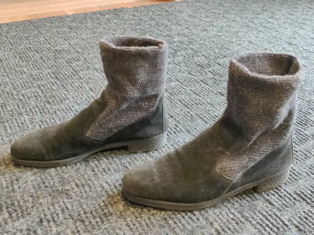 Aerosoles Suede Winter Boots / Booties / Shoes - Women Size: 6.5 in Women's - Shoes in Calgary - Image 4