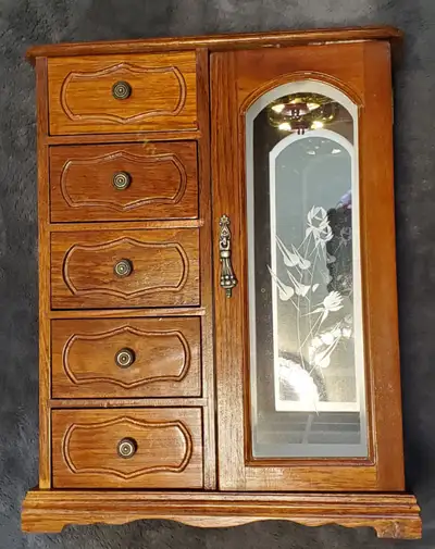 Gunther Mele Limited 5-drawer Wood Jewel Box Approximate dimensions: 14.5 " (36.8 cm) H x 11.5" (29....