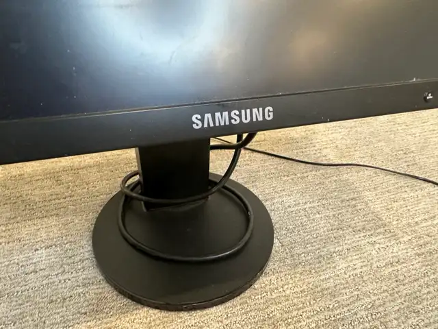 Samsung computer monitor  in Monitors in Calgary - Image 4