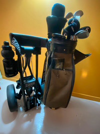 Set de golf droitier avec sac et carrosse