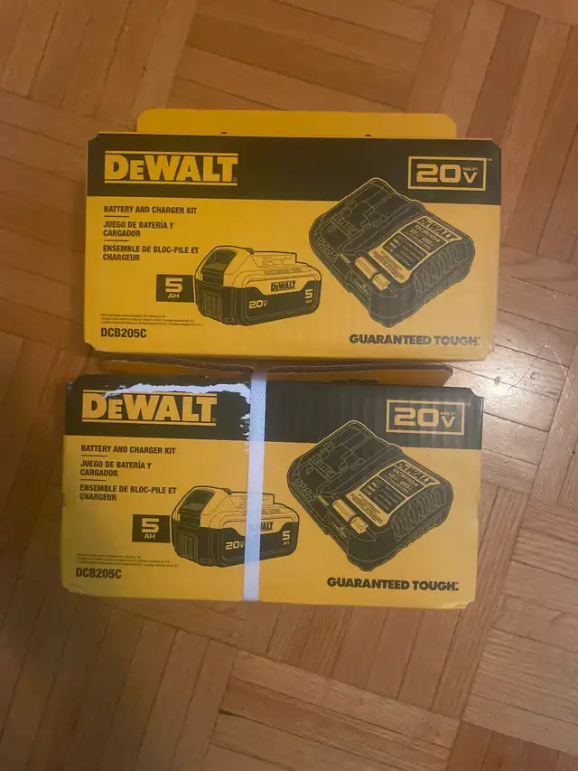 Dewalt 20v Battery & Charger Kit in Power Tools in Mississauga / Peel Region - Image 2