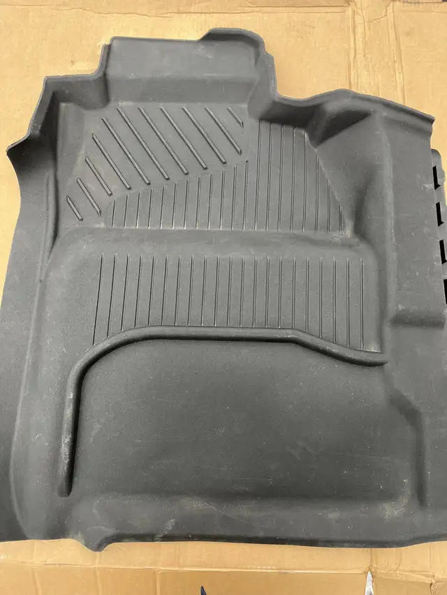 GM Silverado/Sierra all weather floor mats. GM & Huskyliners in Other Parts & Accessories in Owen Sound - Image 4