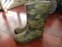 Boy’s rubber boots size 6 $20