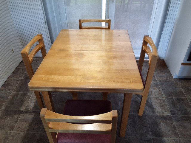 set de cuisine table avec 4 chaises dans Mobilier de salle à manger et cuisine  à St-Georges-de-Beauce - Image 2
