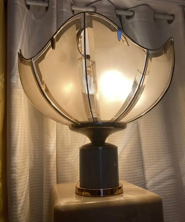 Wide Mid Century Amber Tinted Tulip Glass Table Lamp - $200 Cash in Indoor Lighting & Fans in City of Montréal - Image 11