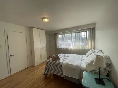 Room only (in a 3 bedroom apt) No smoking No Pet Everything icluded furnished. Hydro heating sot, in...